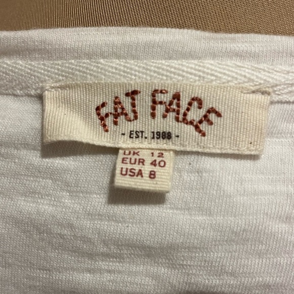 Fat Face White Short Sleeve Scoop Neck Tee with eyelet pocket and back, size 8 - Picture 2 of 10